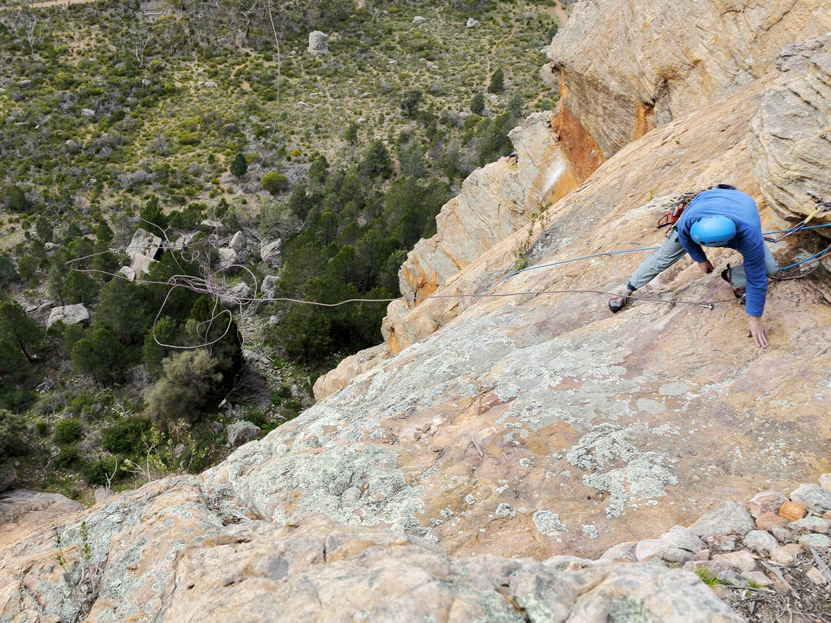 homme préparant un rappel à St Lary