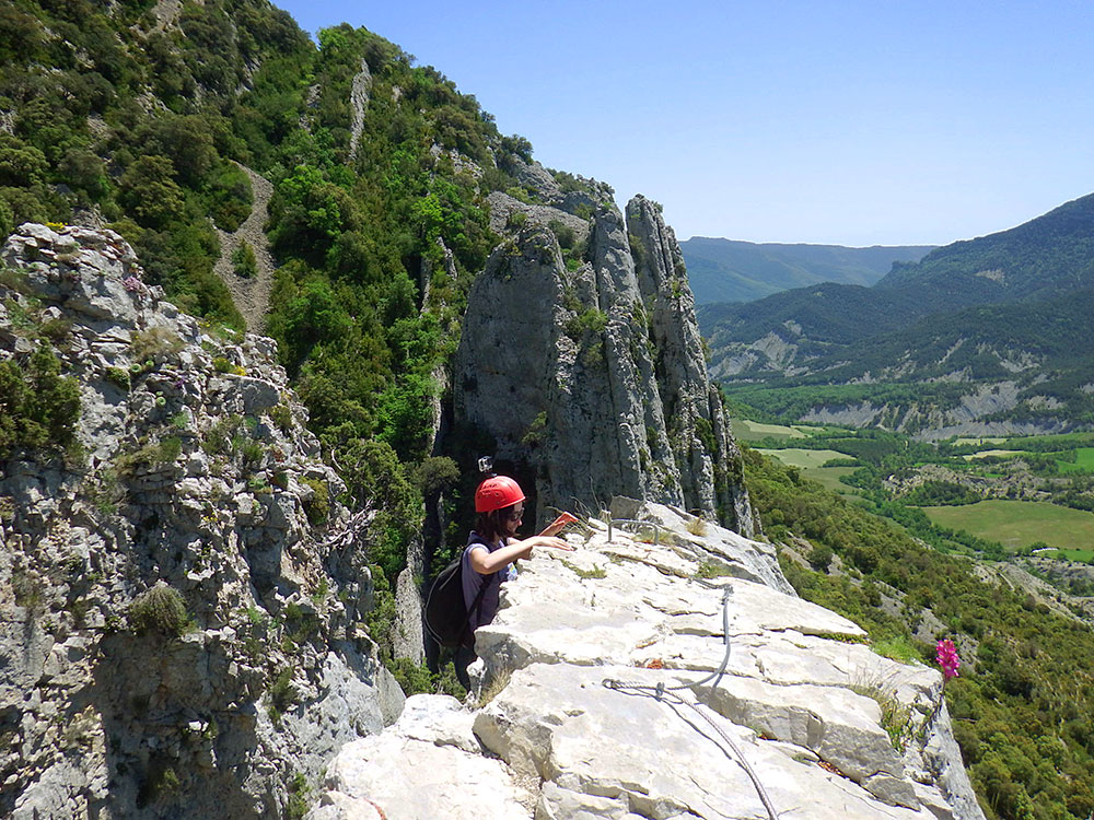 personne faisant de la via ferrata à St Lary Soulan